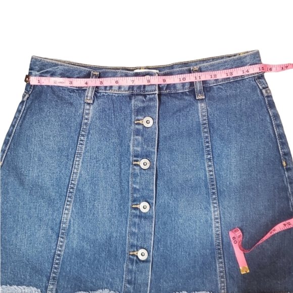 Forever 21 Denim Skirt Womens Size 28 Blue Button Front Frayed Hem Mini Skirt - Picture 6 of 8